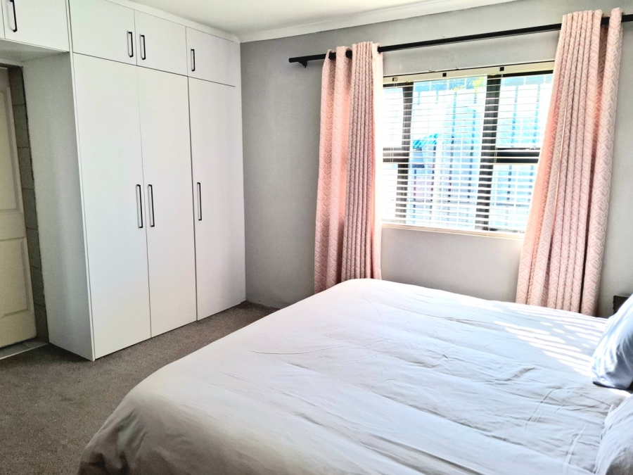 4 Bedroom Property for Sale in Oakdale Western Cape